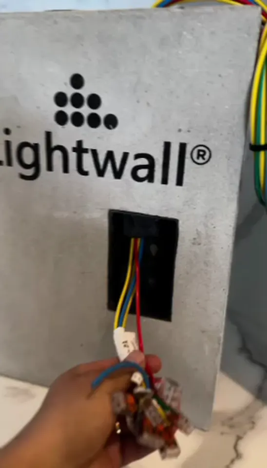 Painel LightWall com instalação elétrica embutida