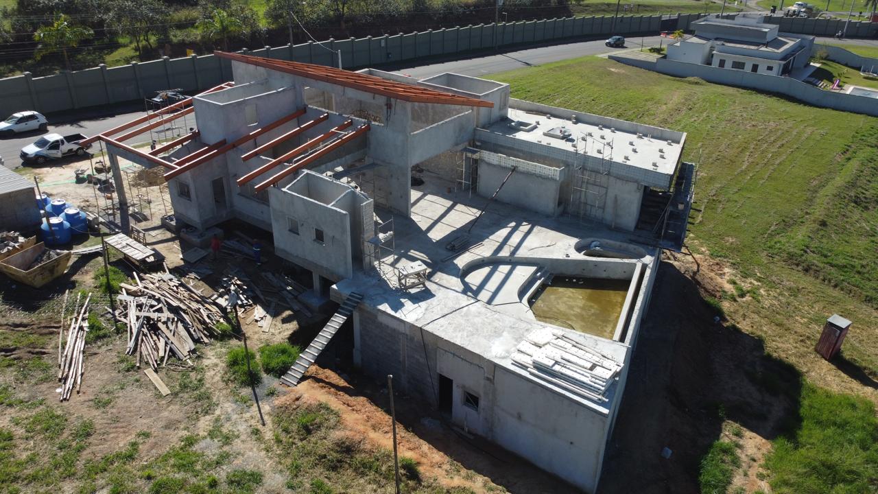 Vista aérea de obra Edifica Brasil — engenharia e controle técnico