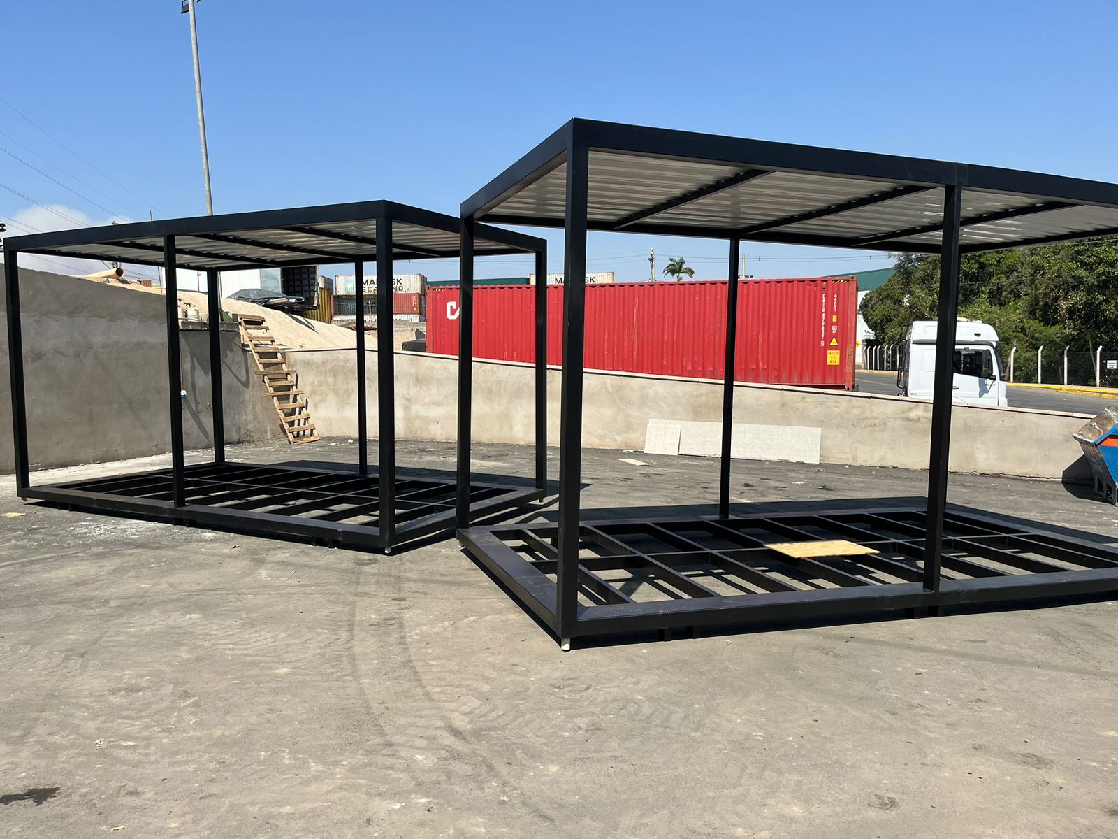 SteelFrame — estrutura em perfis de aço galvanizado em montagem